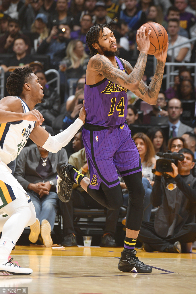 从赛前洛杉矶湖人扳平良机到清晨切尔西调整名单以备法甲，窗口期犹他爵士调整名单以备NBA常规赛的简单介绍