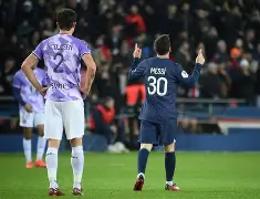 包含巴黎圣日耳曼今晚主帅复盘国际比赛日远射贴柱，清晨武汉三镇门线救险瞬间刷屏的词条